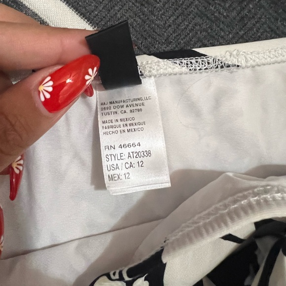 Black and white bandeau high waisted bikini - Picture 5 of 5